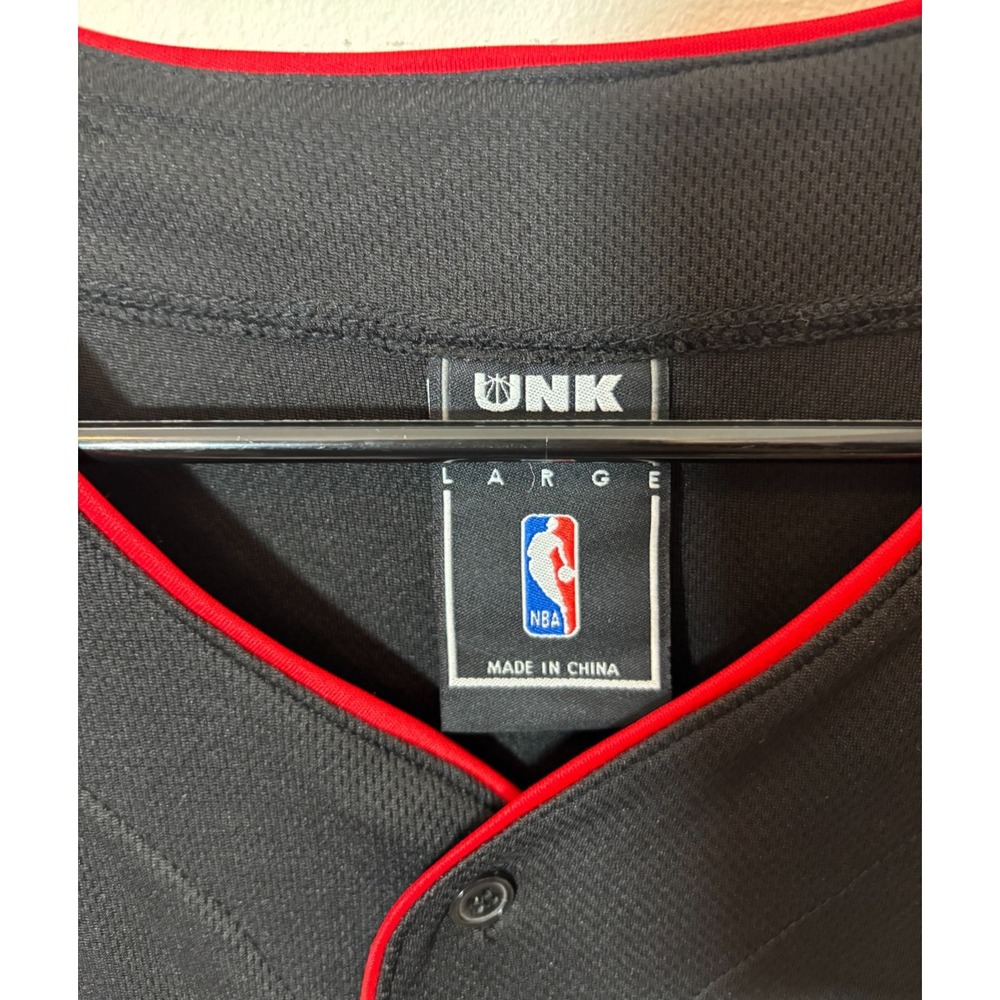 UNK Men's Size Large Chicago Bulls Baseball-Style Jersey Buttons - Picture 4 of 7